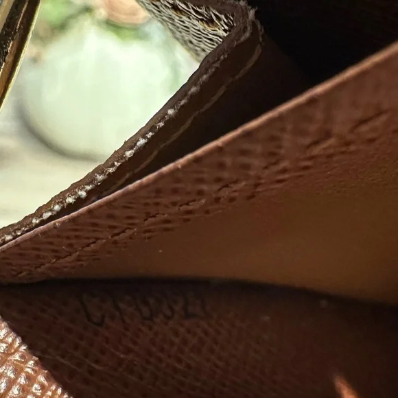 Louis Vuitton Monogram Sarah Wallet - Picture 11 of 12